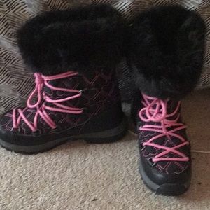 Snow boots